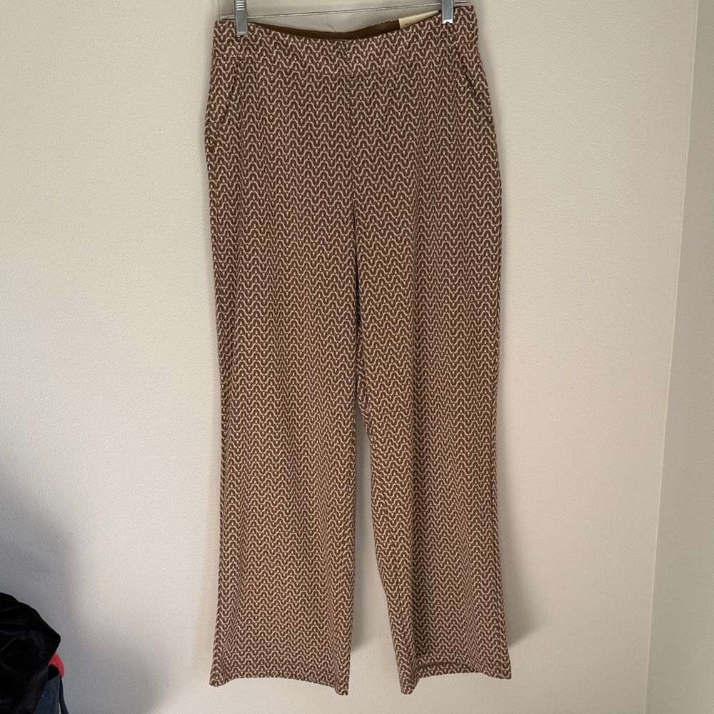 Max Studio Tan Zigzag Pattern Pants